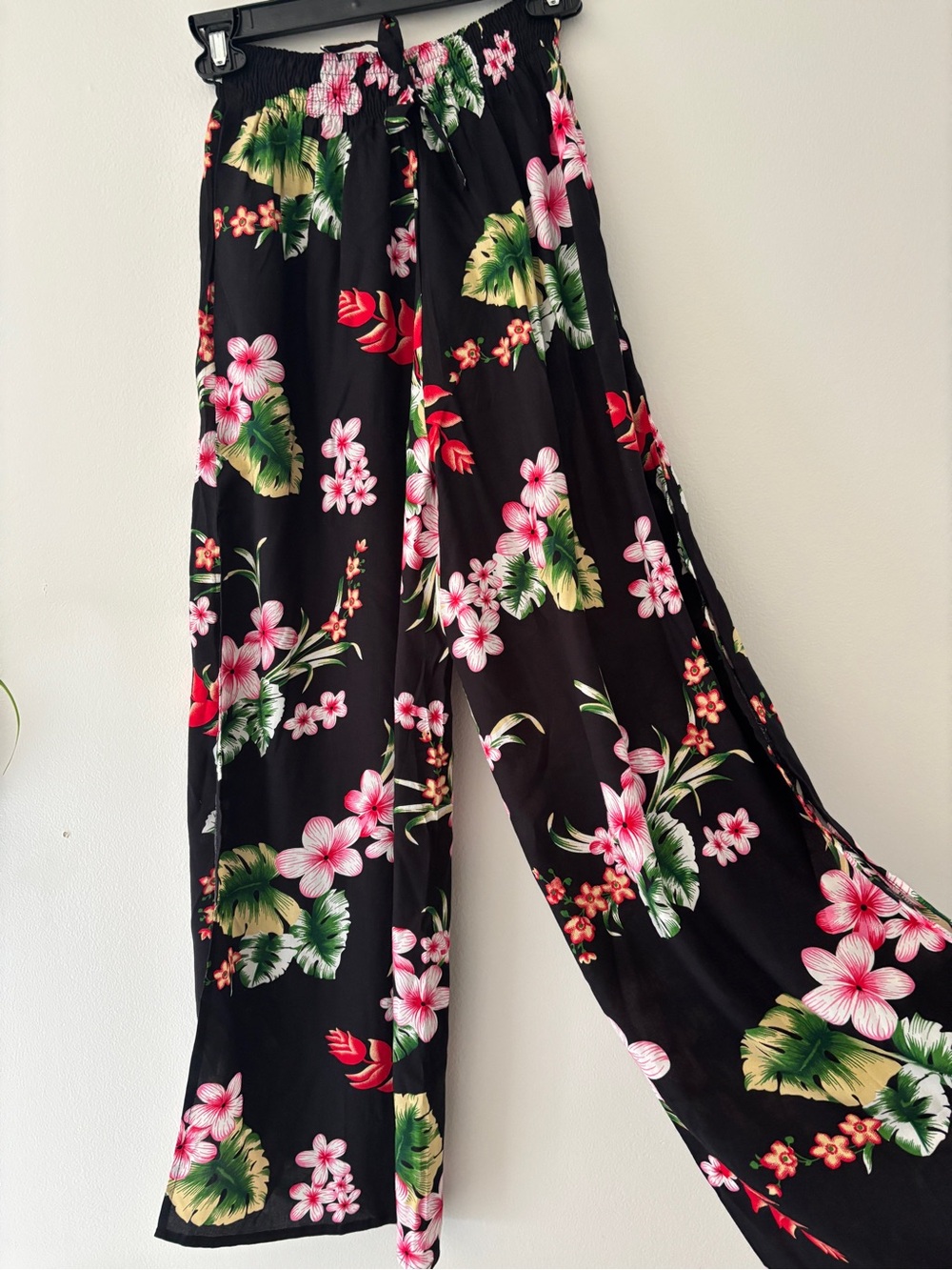 Women’s Black Floral Wide-Leg Pants